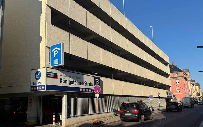Haltestelle Flughafen Frankfurt Holiday Parking driveandpark.de